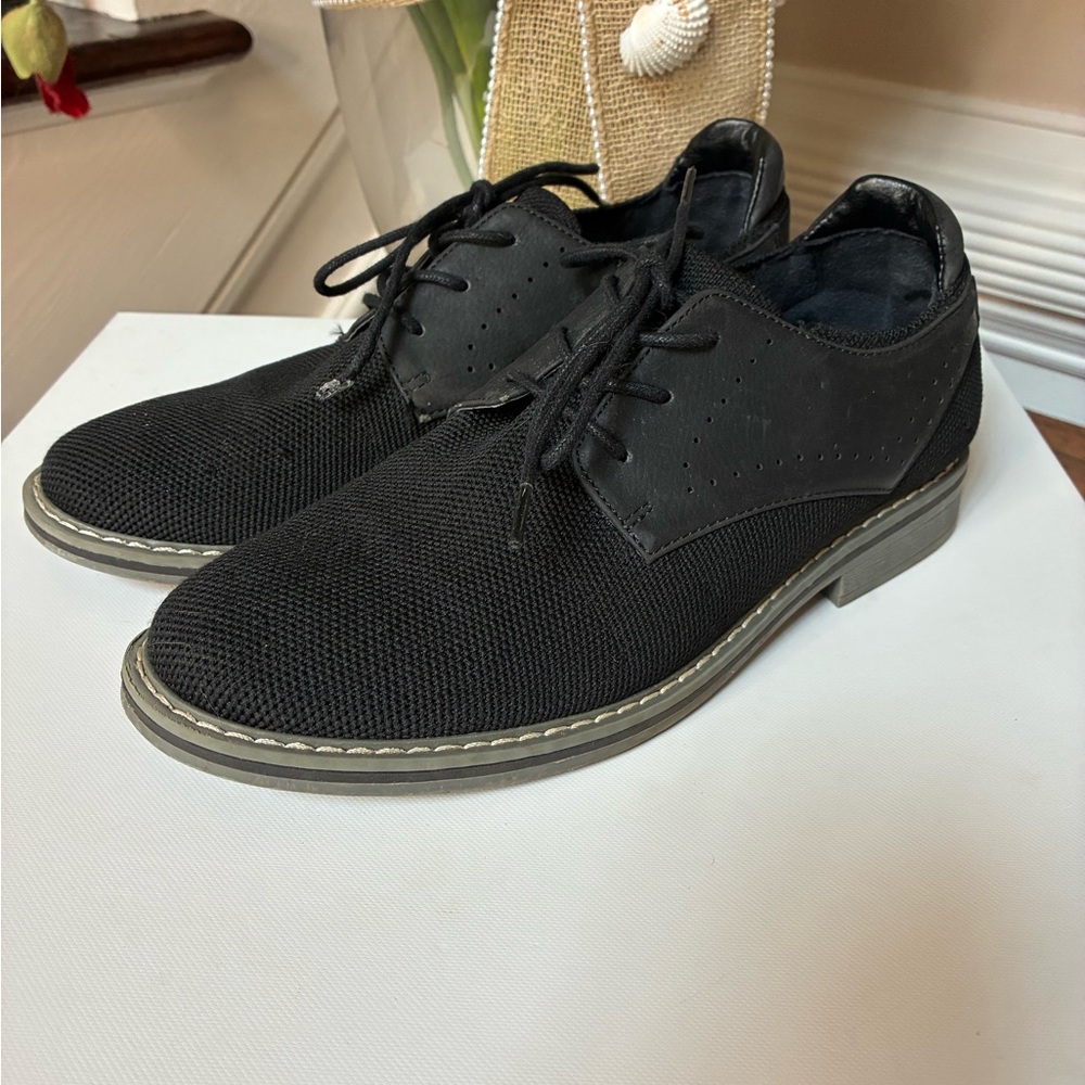 Steve Madden Black Knit Lace-Up Oxfords